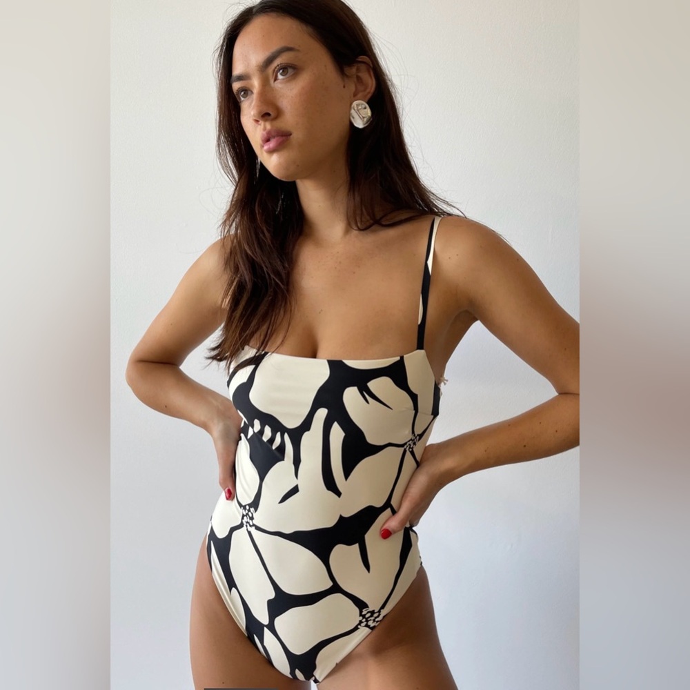 NWT Ziah Fine Strap Printed One-Piece Black and White Magnolia Swimsuit